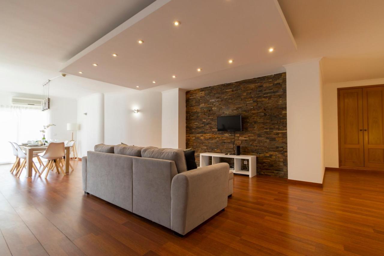 Spaceful Apartment In Албуфейра Екстериор снимка
