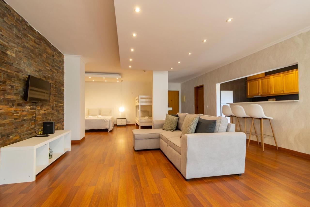 Spaceful Apartment In Албуфейра Екстериор снимка